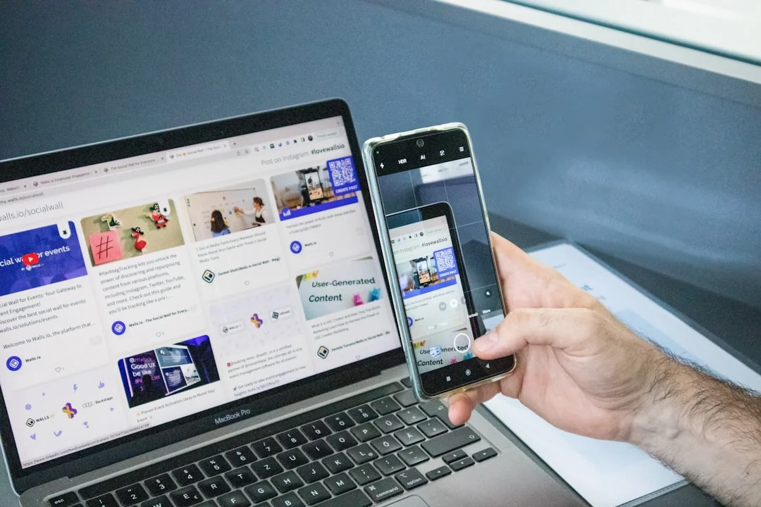Gros plan sur une tablette affichant l’écran de recherche de Google, mettant en avant la technologie et la navigation sur internet.